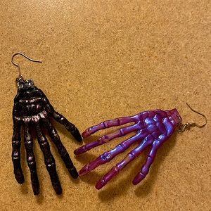 Purple and black skeleton hand earrings🖤💜💀✨